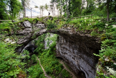 Přírodní most v Rakov Škocjan (www.slovenia.info, photo: Jost Gantar)