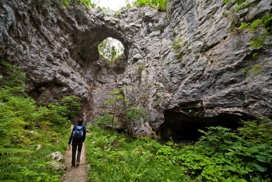 Přírodní most v Rakov Škocjan (www.slovenia.info, photo: Jost Gantar)