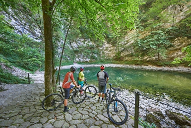 Jezero Divje (www.slovenia.info, photo: Tomo Jesenicnik)