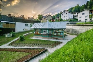 Úl při západu slunce (www.slovenia.info, photo: Marko Sinkovec)