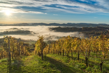 Východ slunce nad Podčetrtekem (www.slovenia.info, photo: STA)