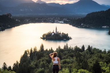 Východ slunce - Bled (www.slovenia.info, photo: Michael Matti)