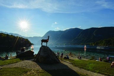 Jezero Bohinj (www.slovenia.info, photo: Andy Aungthwin)