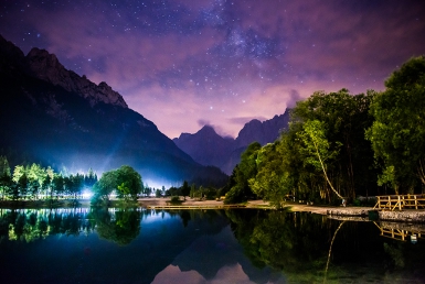 Jezero Jasna v noci (www.slovenia.info, photo: Nikola Jurisic)